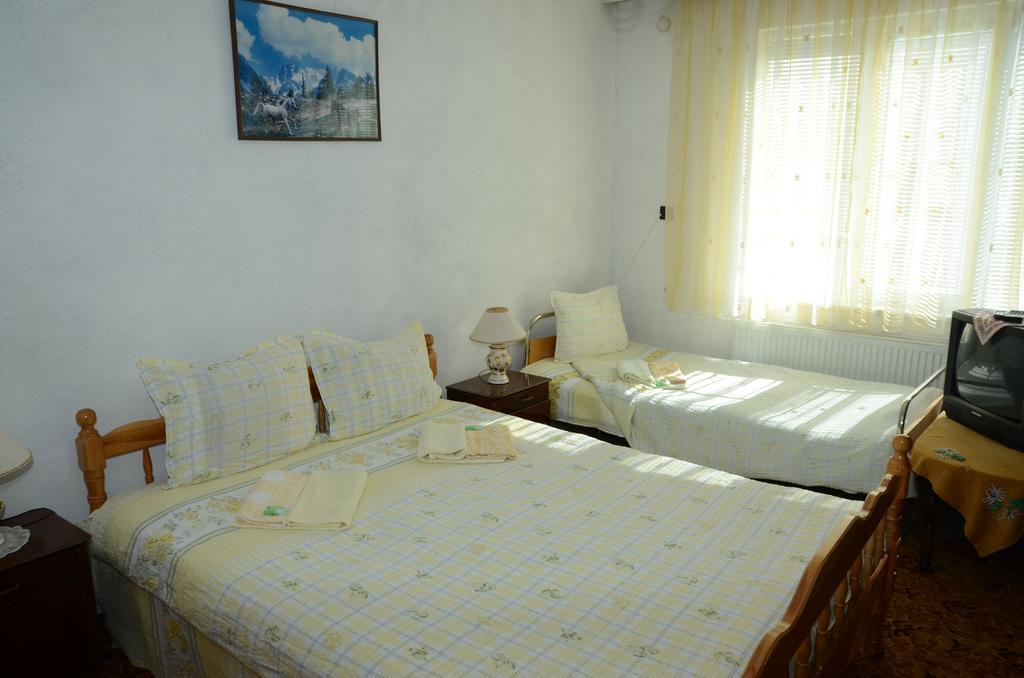 Kristal Guest House ทริกราด ภายนอก รูปภาพ